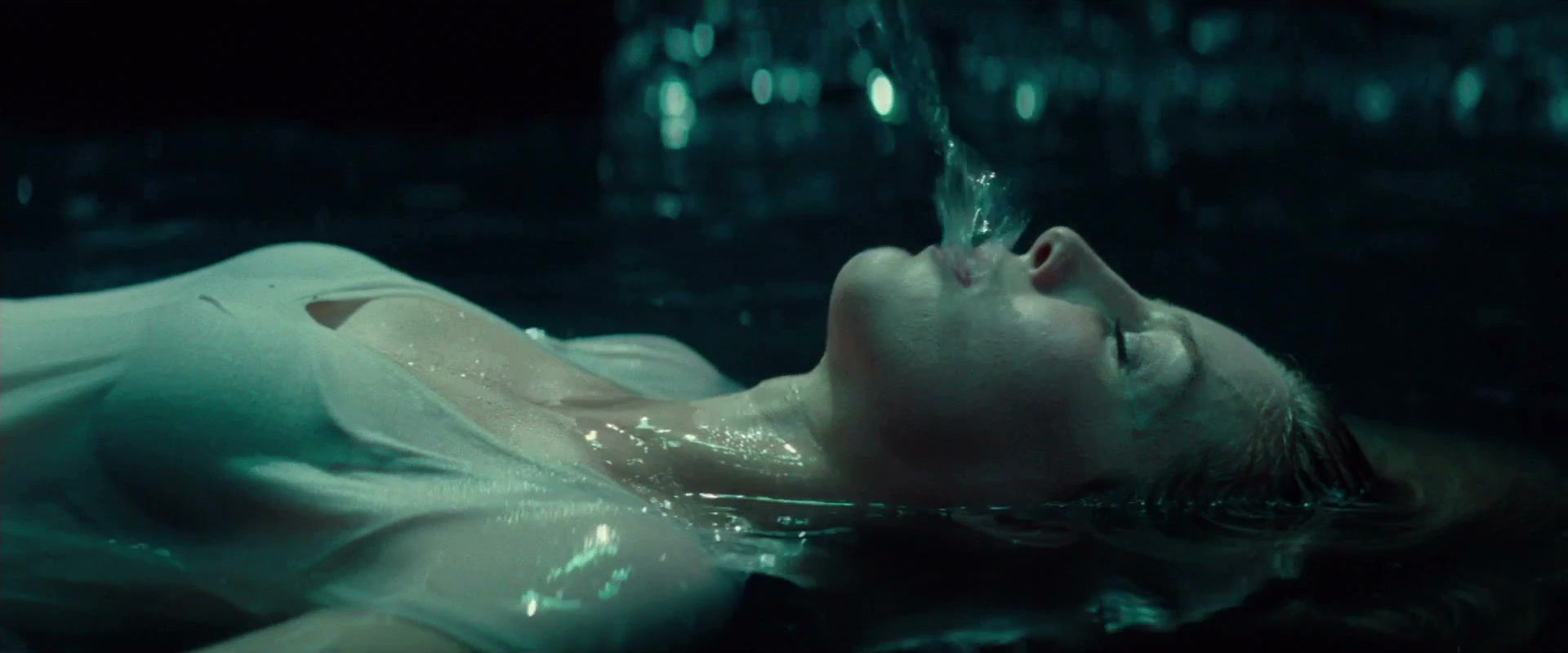 Аннабель Уоллис в нижнем белье засветила на фото все что могла.